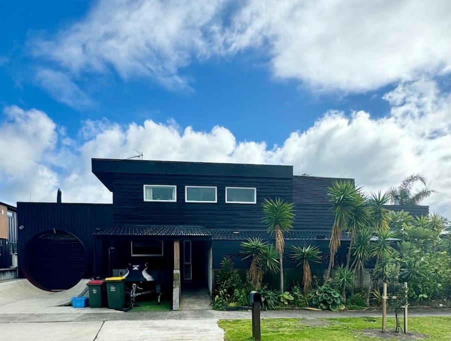 Electric Waihi Beach House - Family & Dog Friendly, Close To Beach, Pool Table, Outdoor Fire Room, Skate Ramp Bowentown Exterior photo